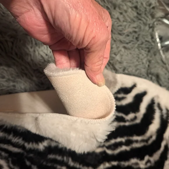 NEW 44 x 44 ZEBRA RUG - Picture 4 of 4